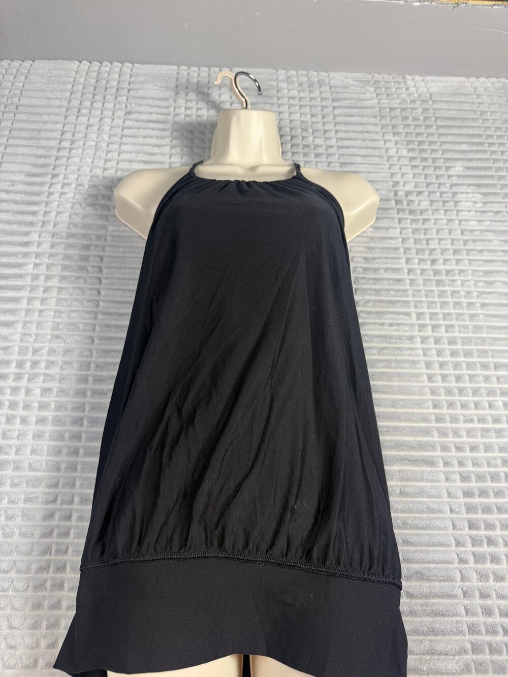 Womens Lululemon No Limits Tank Top Size 6 Mesh Banded Lightweight Loose Fit